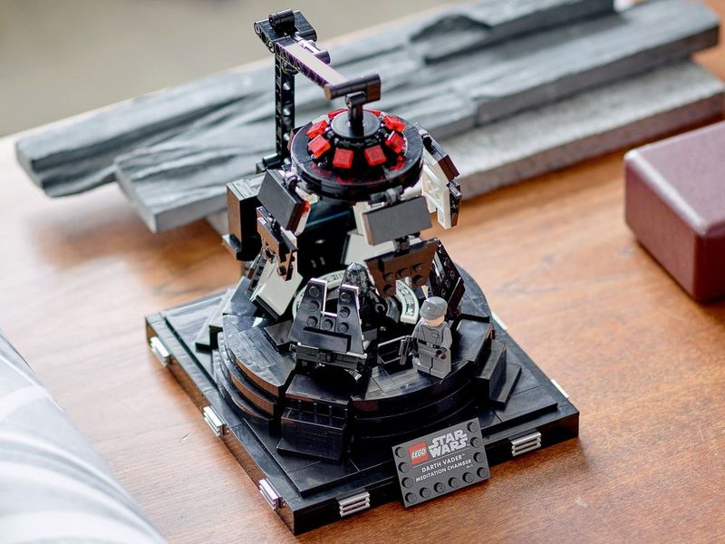 LEG75296_7